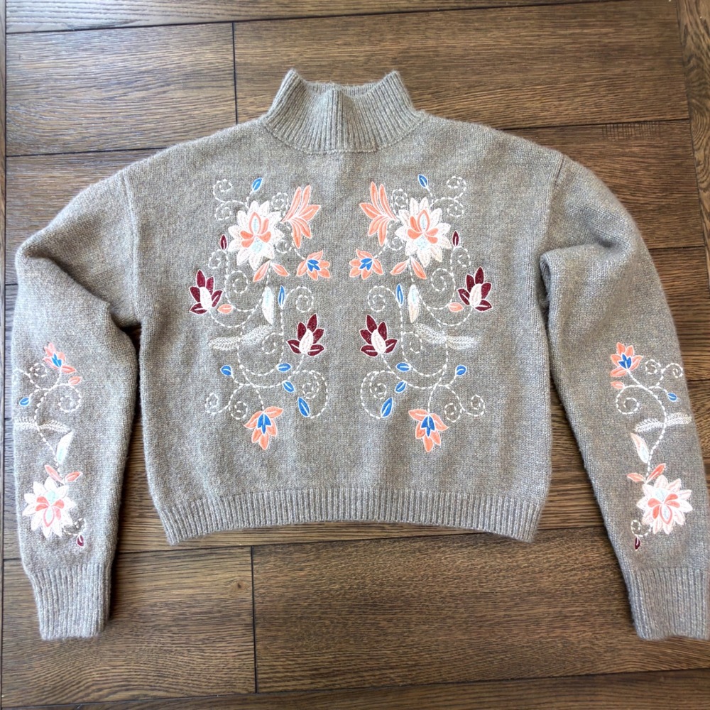 Jun & Ivy Women Floral Embroidered Mock Neck Sweater Oatmeal ST22B250-3 Small